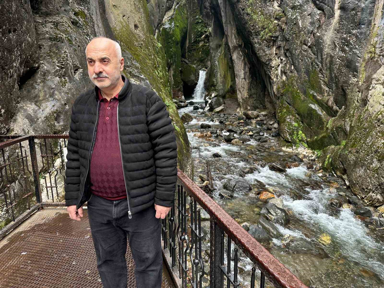 Yazın kurumak üzereydi, Uludağ’ın karlarıyla yeniden coştu
