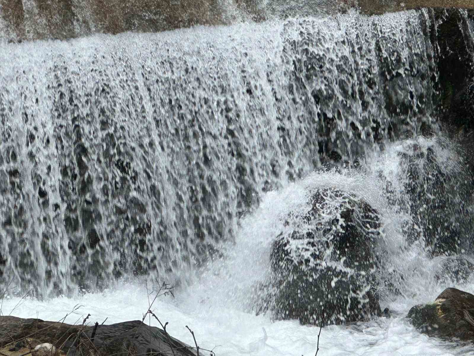 Yazın kurumak üzereydi, Uludağ’ın karlarıyla yeniden coştu
