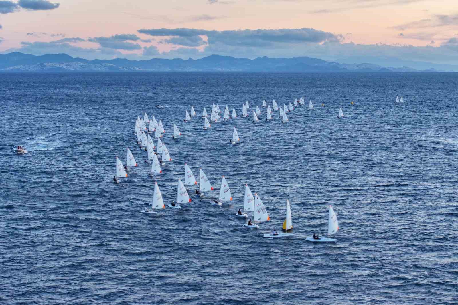 Yelkenliler Didim’de yarışmaya başladı
