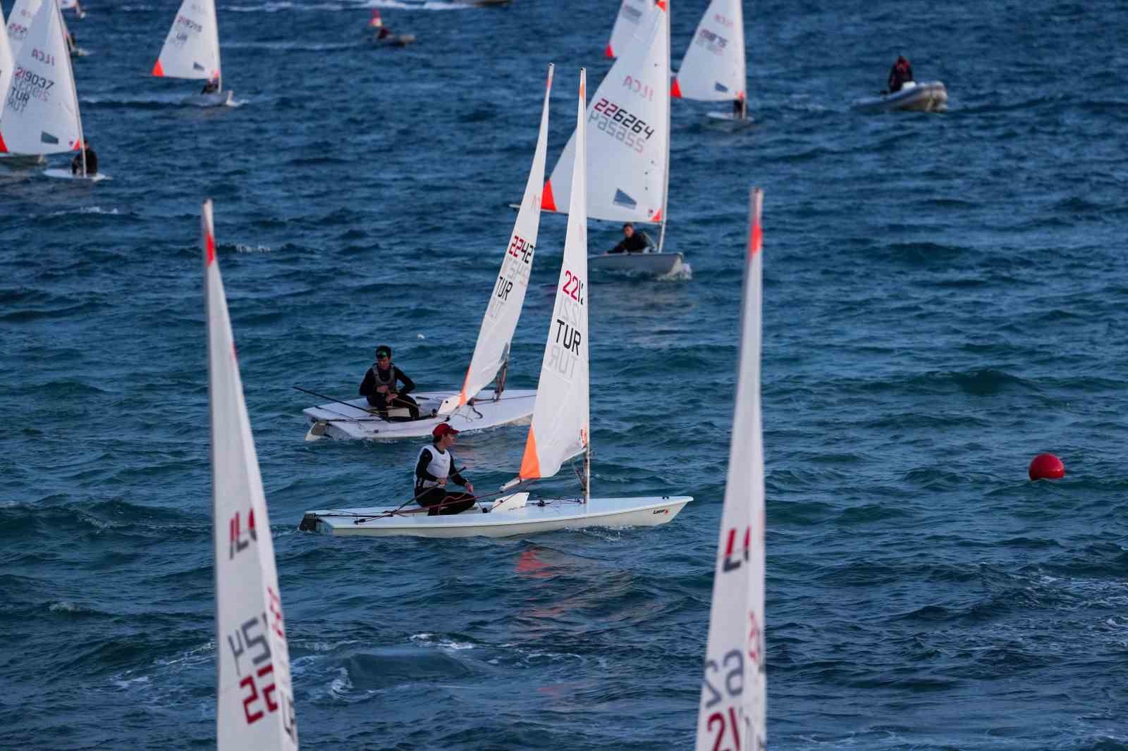 Yelkenliler Didim’de yarışmaya başladı
