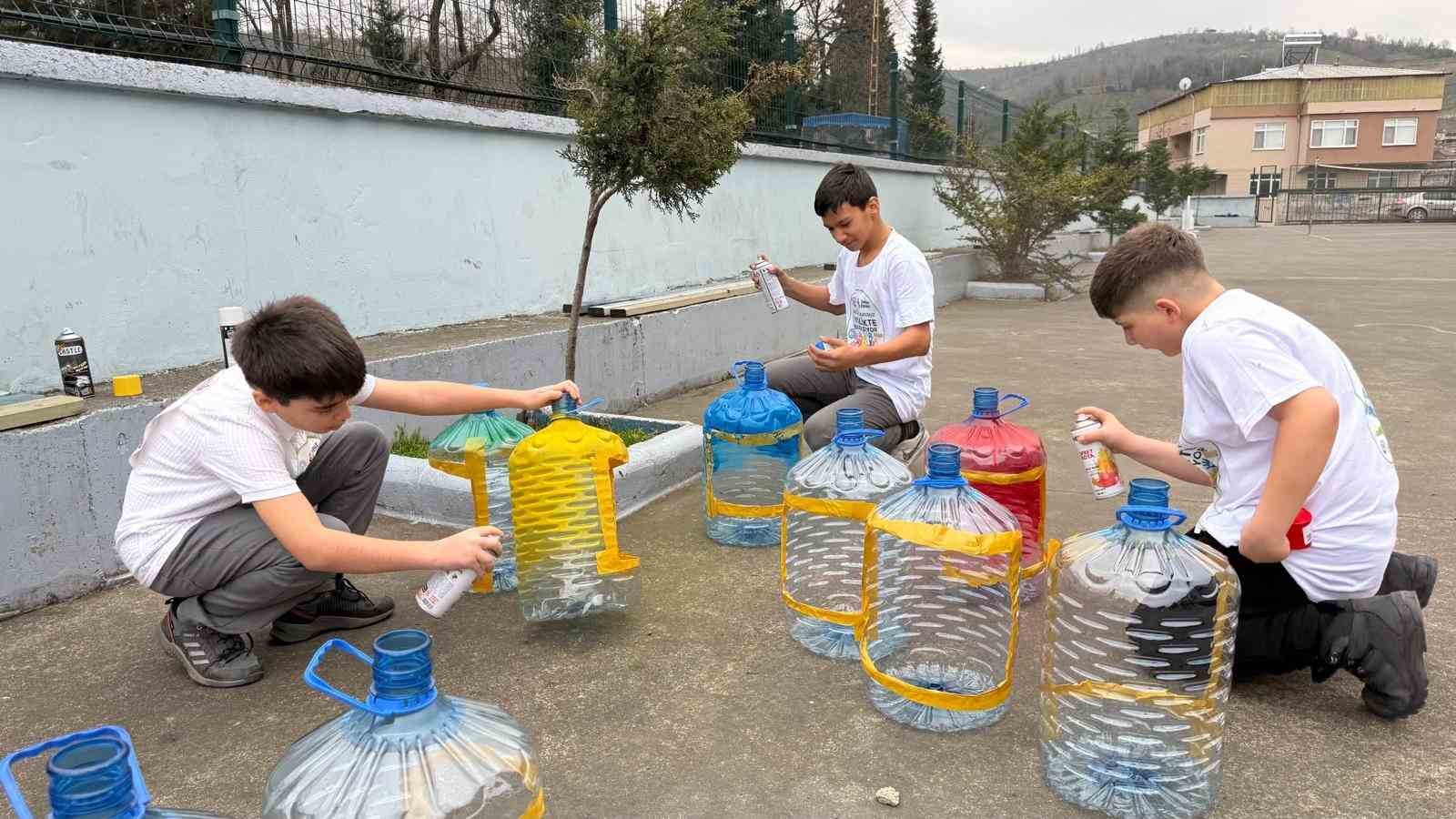 Yemek artıkları sokak hayvanları için mamaya dönüşüyor
