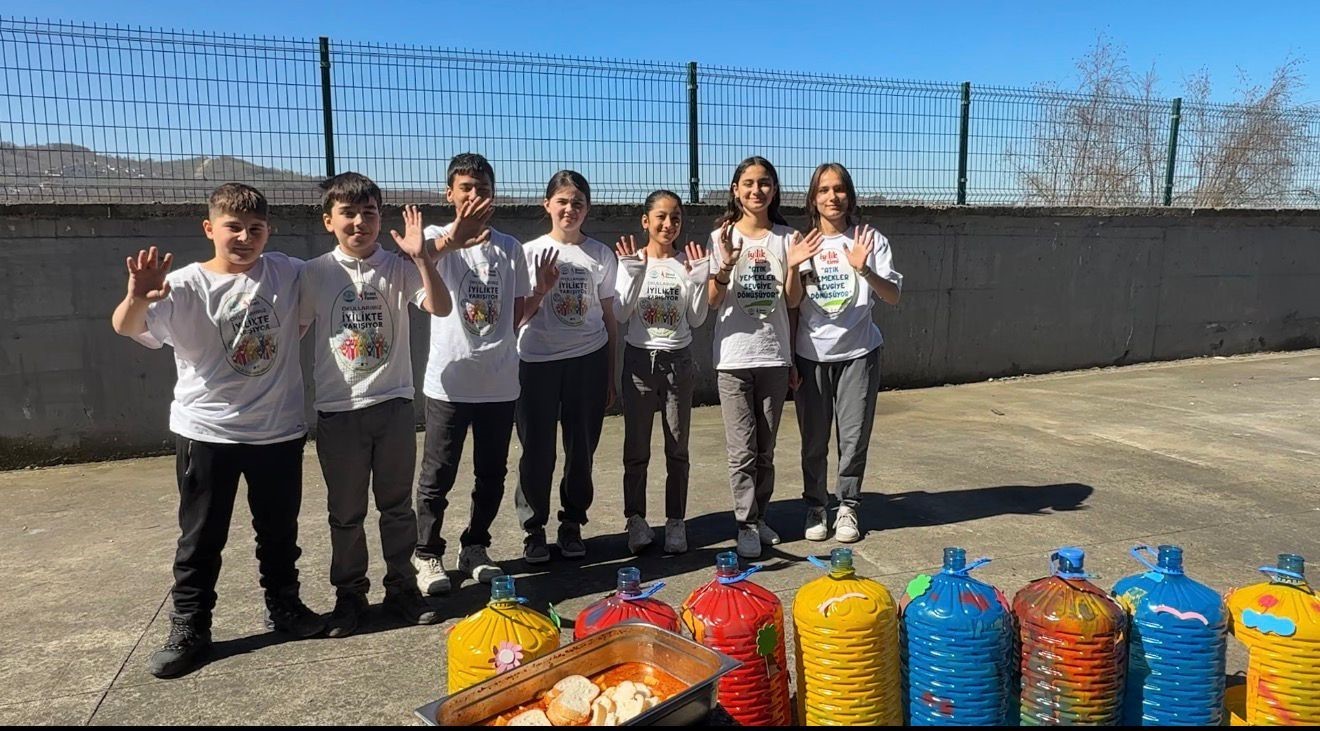 Yemek artıkları sokak hayvanları için mamaya dönüşüyor
