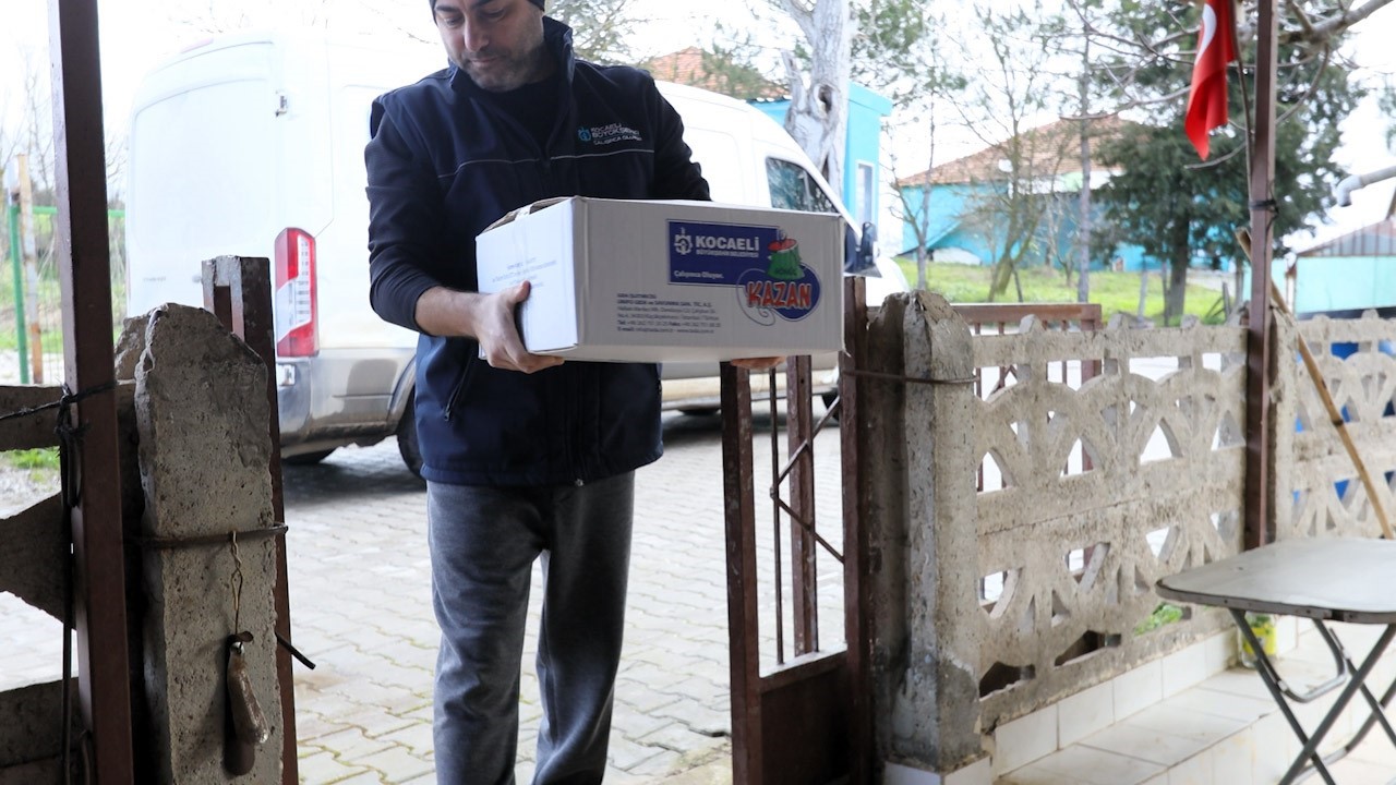 Yemek yapamayan 86 yaşındaki Necmettin dedenin imdadına "Gönül Kazan" yetişti
Yemek yapamayan 86 yaşındaki Necmettin dedenin imdadına "Gönül Kazan" yetişti