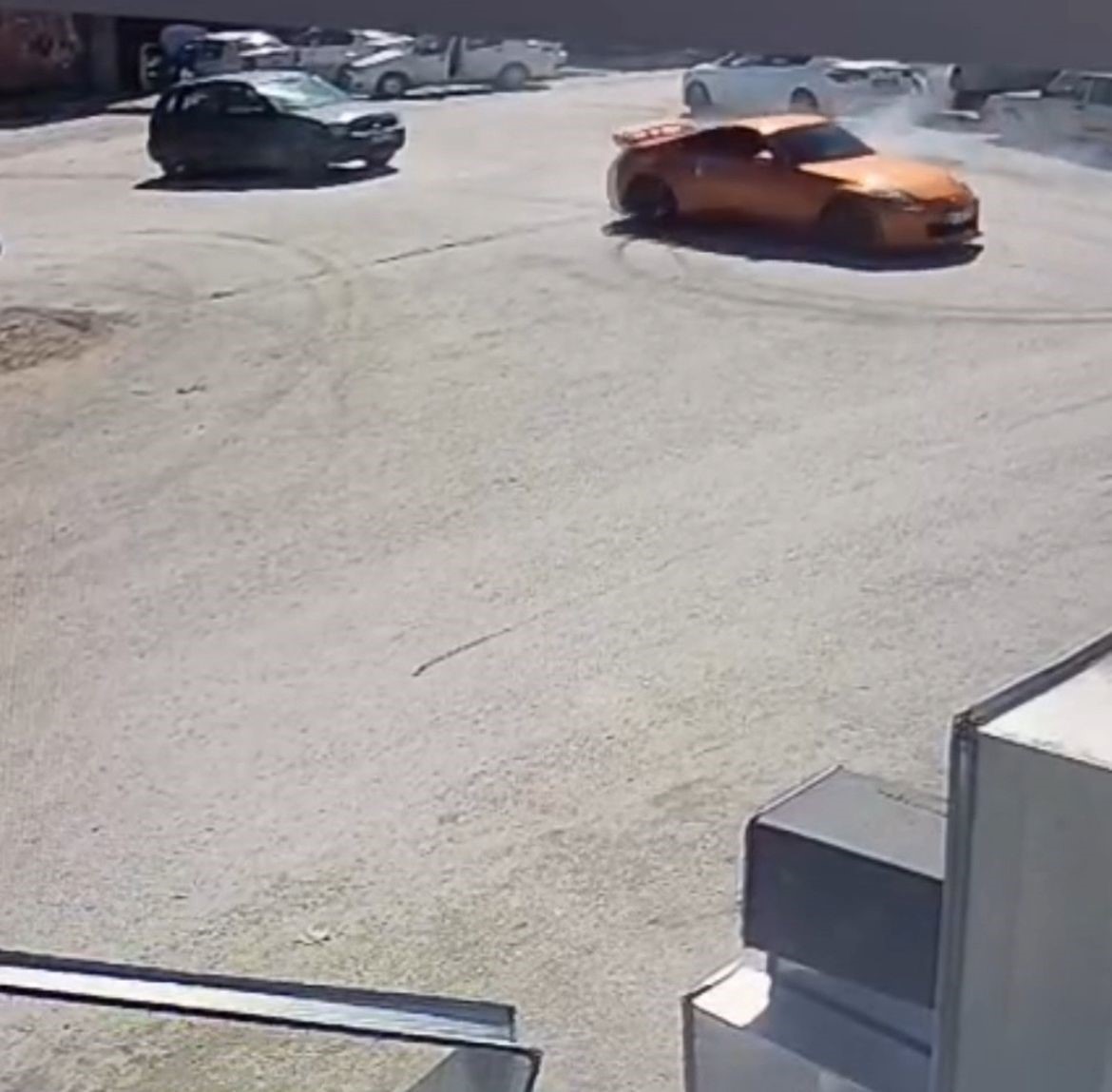 Yeni aldığı aracıyla ‘Gaza geldim’ diyerek drift atan sürücüye 140 bin TL ceza
Yeni aldığı aracıyla ‘Gaza geldim’ diyerek drift atan sürücüye 140 bin TL ceza