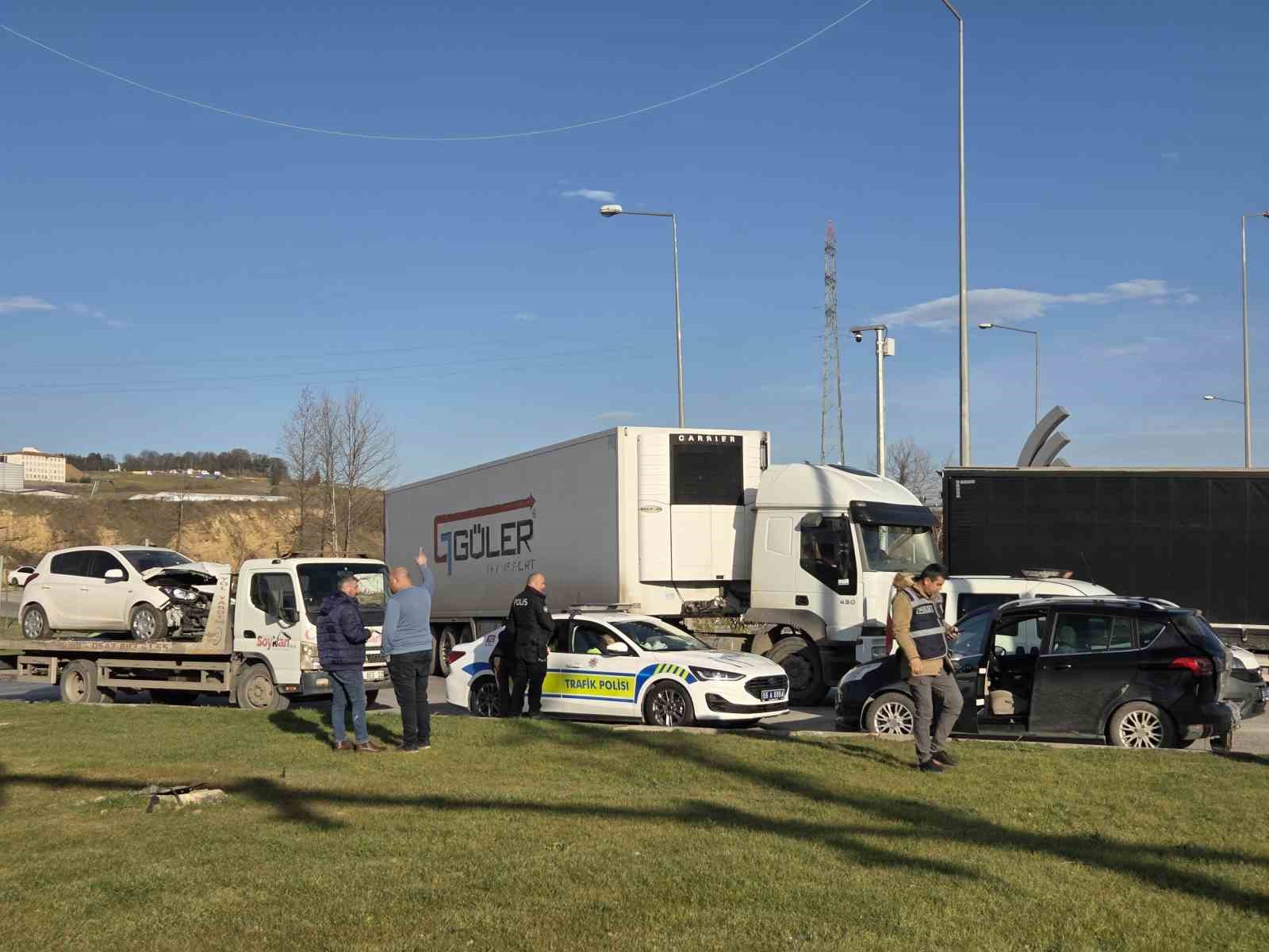 Yeni aldığı aracıyla kaza yaptı: 2 yaralı
Yeni aldığı aracıyla kaza yaptı: 2 yaralı