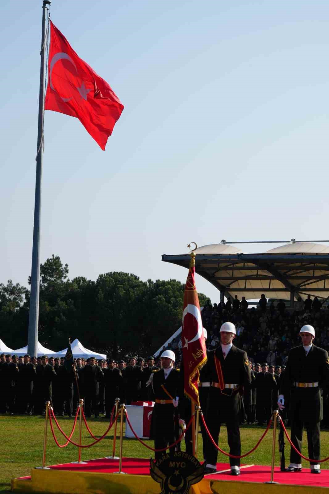 Yeni astsubaylar mezun oldu
