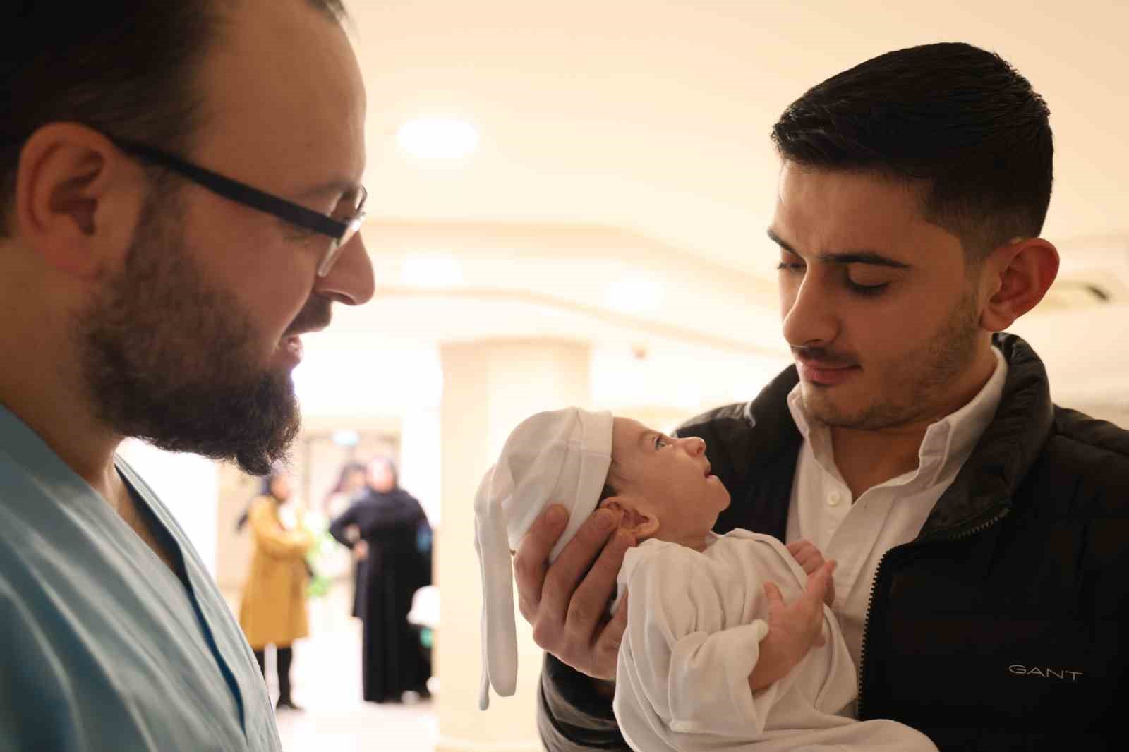 Yeni doğan bebek 79 günde 4 ağır ameliyat geçirerek hayata tutundu
