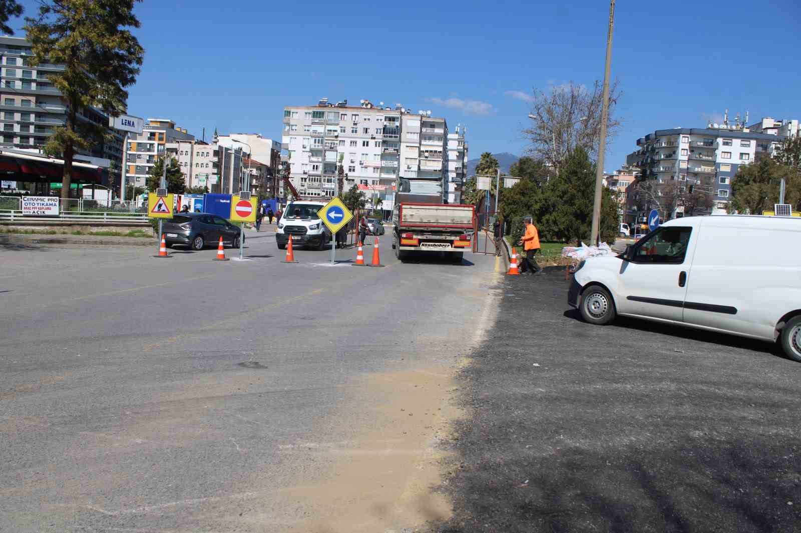 Yeni Dörtyol Köprülü Kavşağı Projesi’nde çalışmalar başladı
Yeni Dörtyol Köprülü Kavşağı Projesi’nde çalışmalar başladı