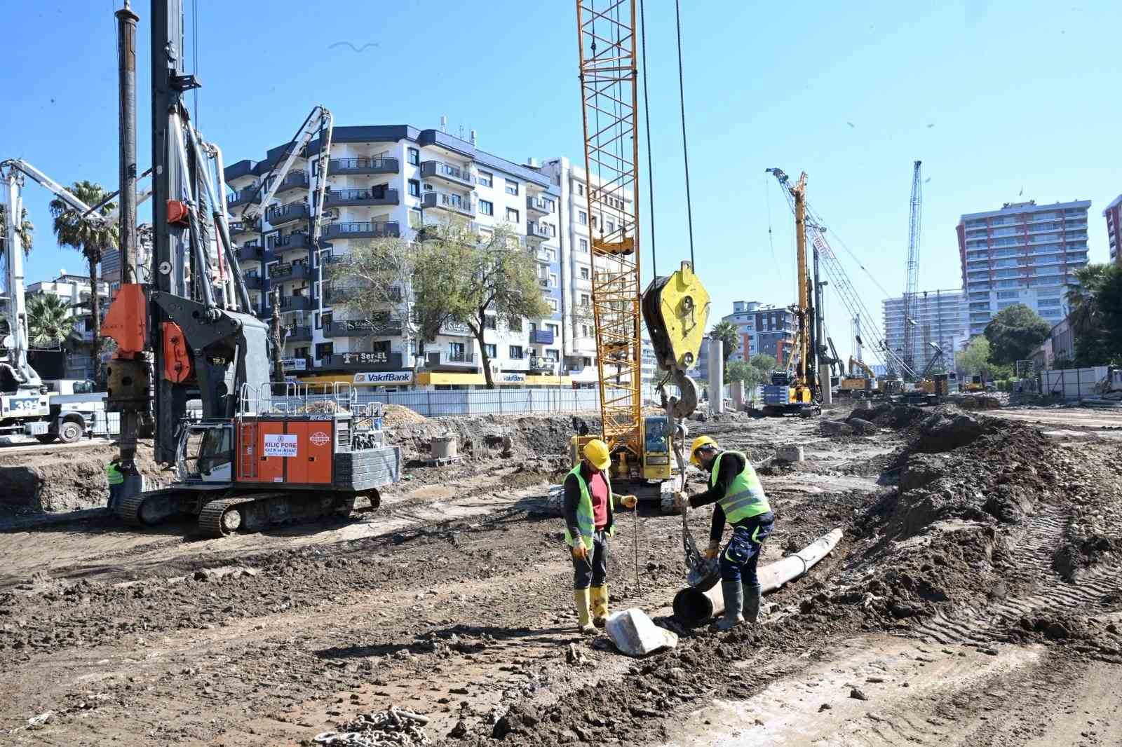 Yeni Dörtyol Köprülü Kavşağı’nda çalışmalar devam ediyor
