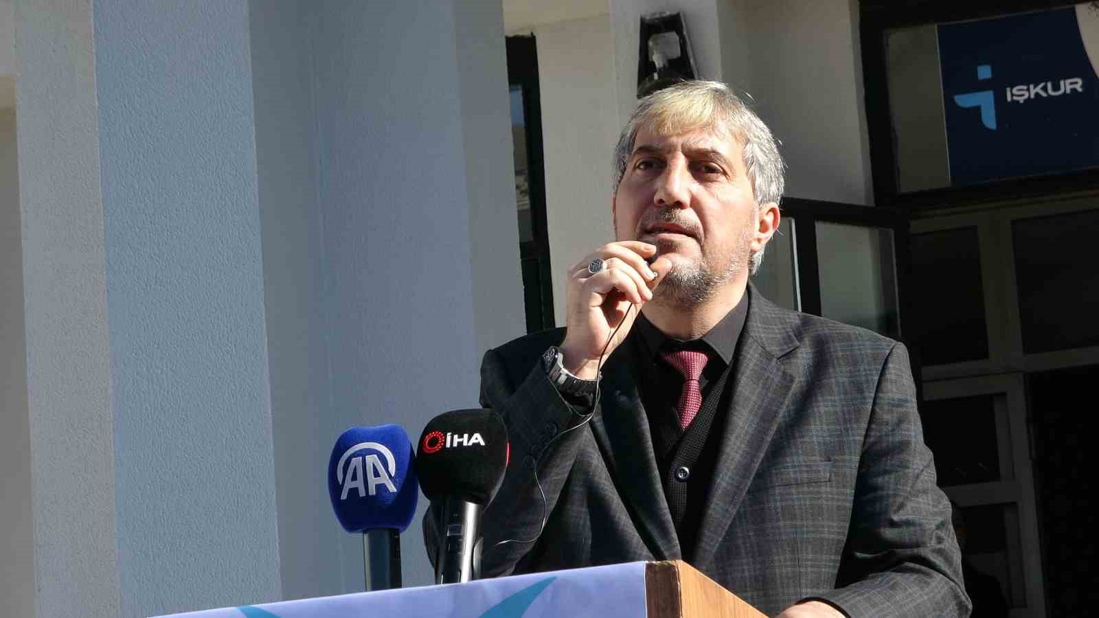 Yeni haftaya bayrak, vatan, milli ve manevi değerler anlatılarak başladı
