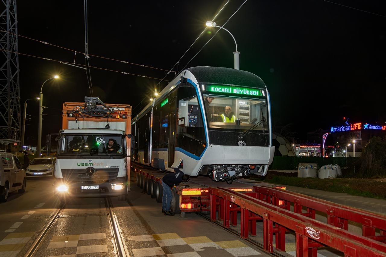 Yeni tramvayların sonuncusu raylara indirildi
Yeni tramvayların sonuncusu raylara indirildi