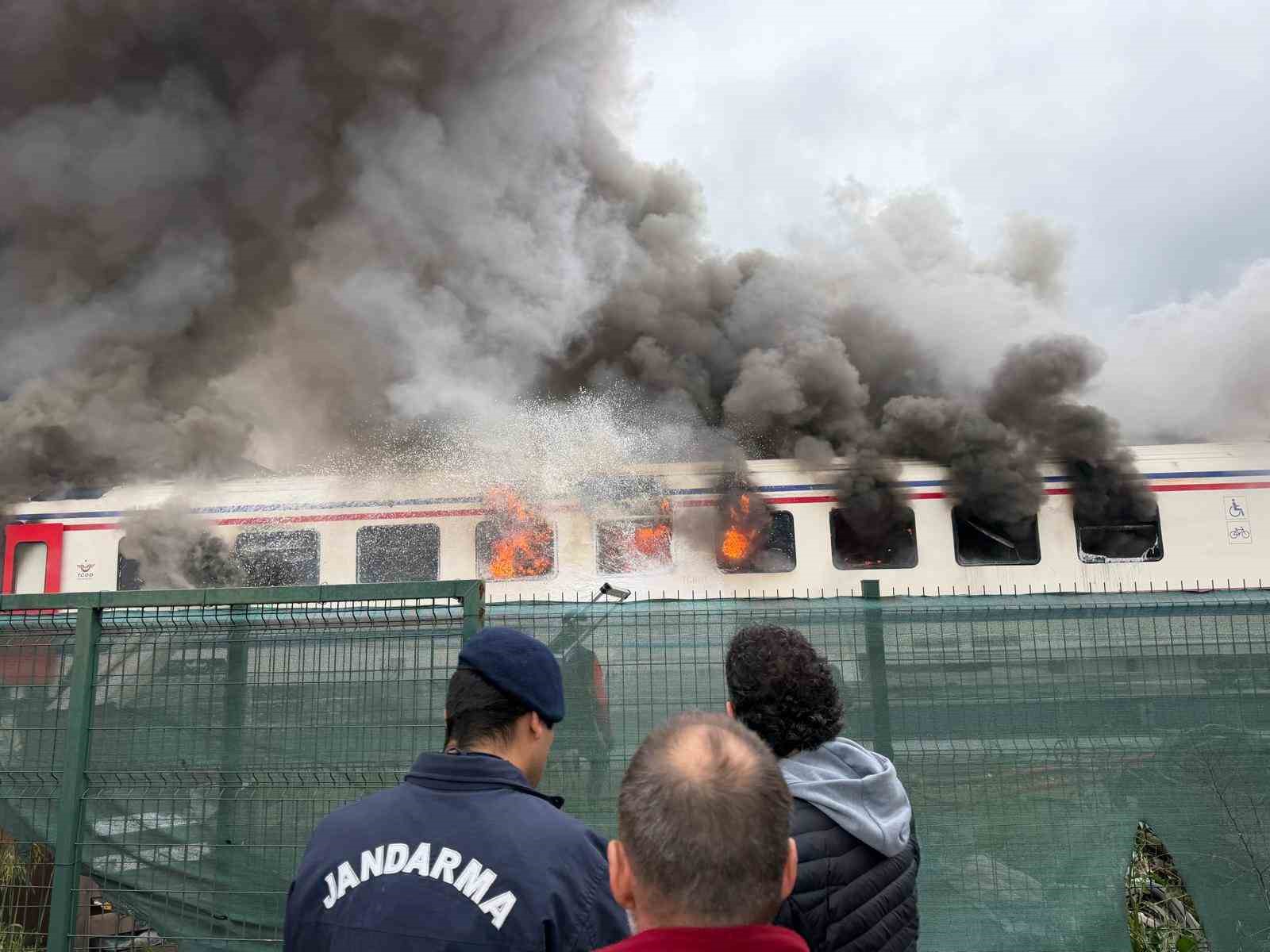 Yeni üretilen vagon alev alev yandı
