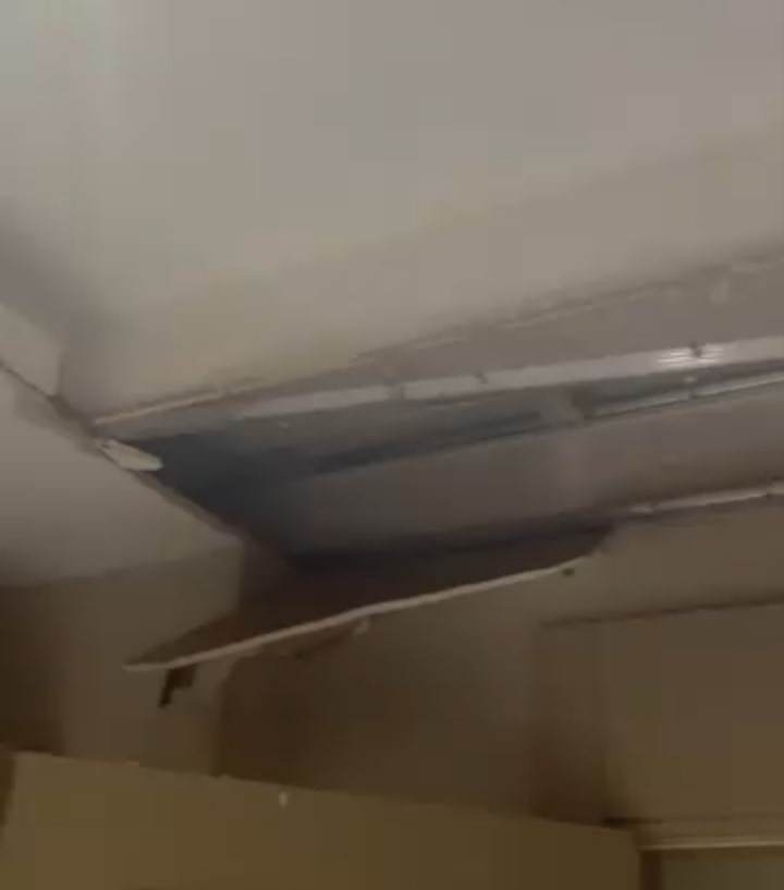 Yeni yapılan binada tavan çöktü: O anlar kamerada
