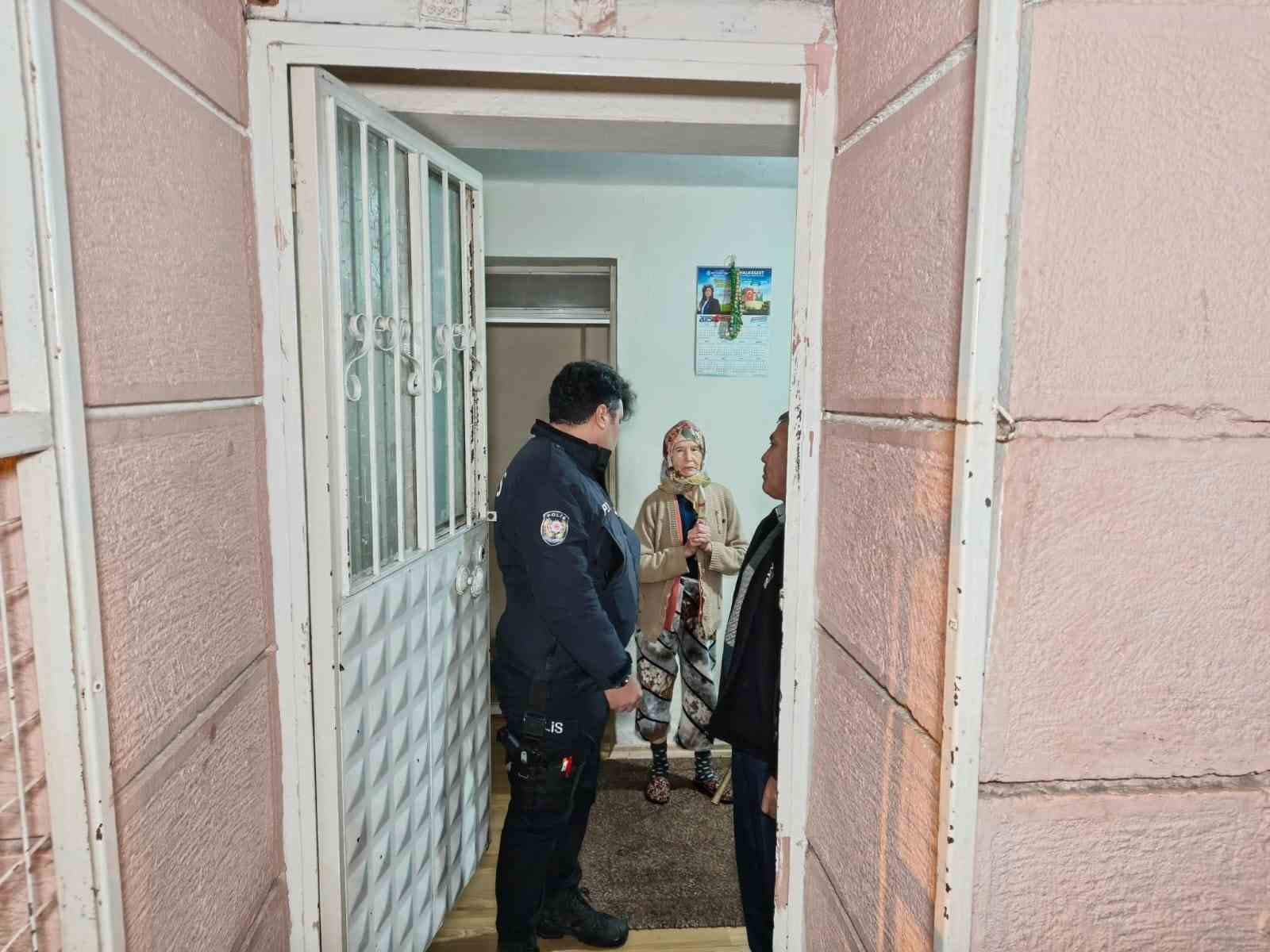 Yeni yıla balkonda mahsur kalarak girdi
