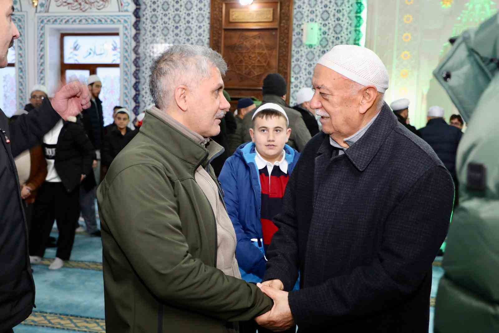 Yeni yılın ilk sabahında namazda buluştular
