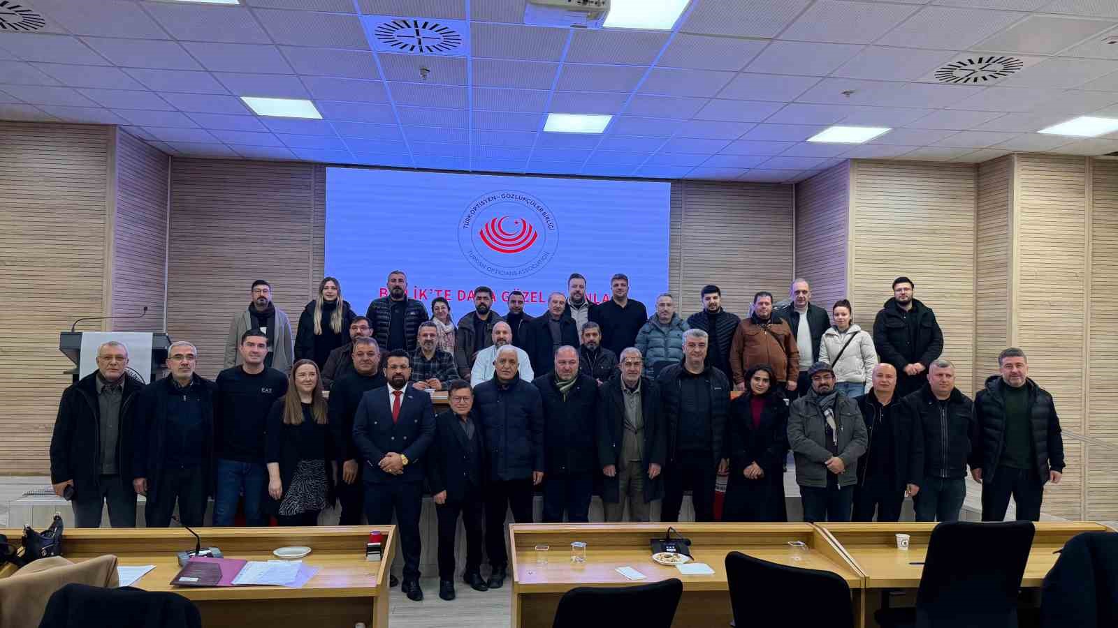 Yeni yönetmelik sonrası ilk bölge seçimini Erdoğan kazandı
Yeni yönetmelik sonrası ilk bölge seçimini Erdoğan kazandı
