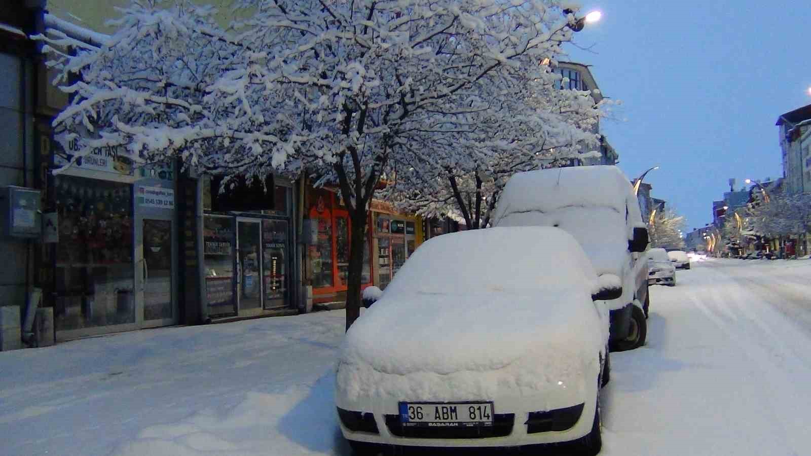 Yeniden beyaza bürünen Kars havadan görüntülendi
