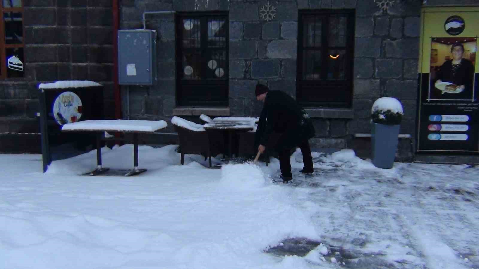 Yeniden beyaza bürünen Kars havadan görüntülendi
