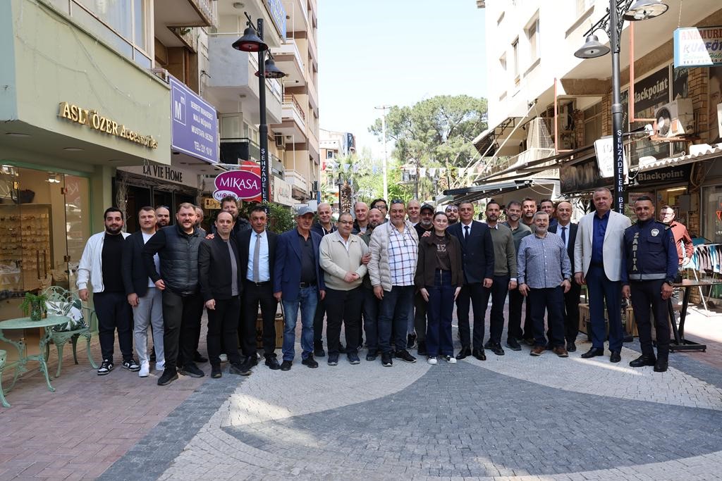 Yenilenen Sevgi Yolu esnafından Başkan Şimşek’e kahvaltılı teşekkür
