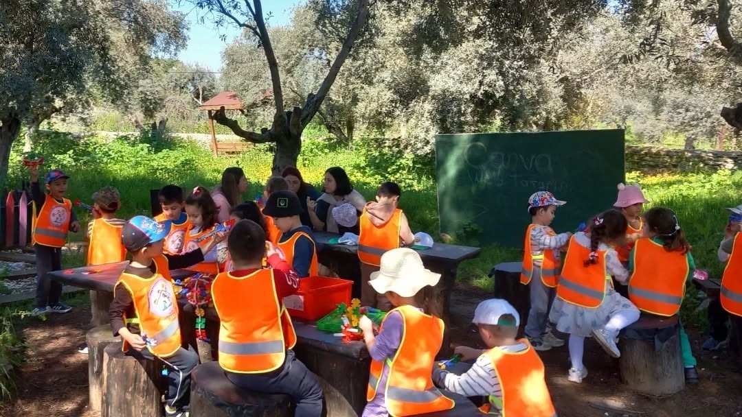 Yenipazar’da mantar atölyesine katılan miniklerden üretime ilk adım
Yenipazar’da mantar atölyesine katılan miniklerden üretime ilk adım