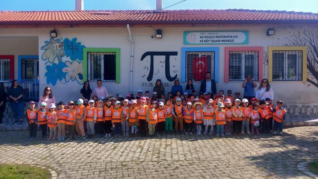 Yenipazar’da mantar atölyesine katılan miniklerden üretime ilk adım
Yenipazar’da mantar atölyesine katılan miniklerden üretime ilk adım