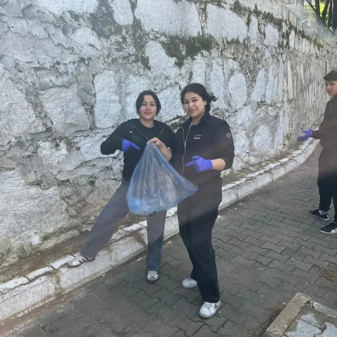 Yenipazar’da öğrencilerden doğaya sahip çıktı
