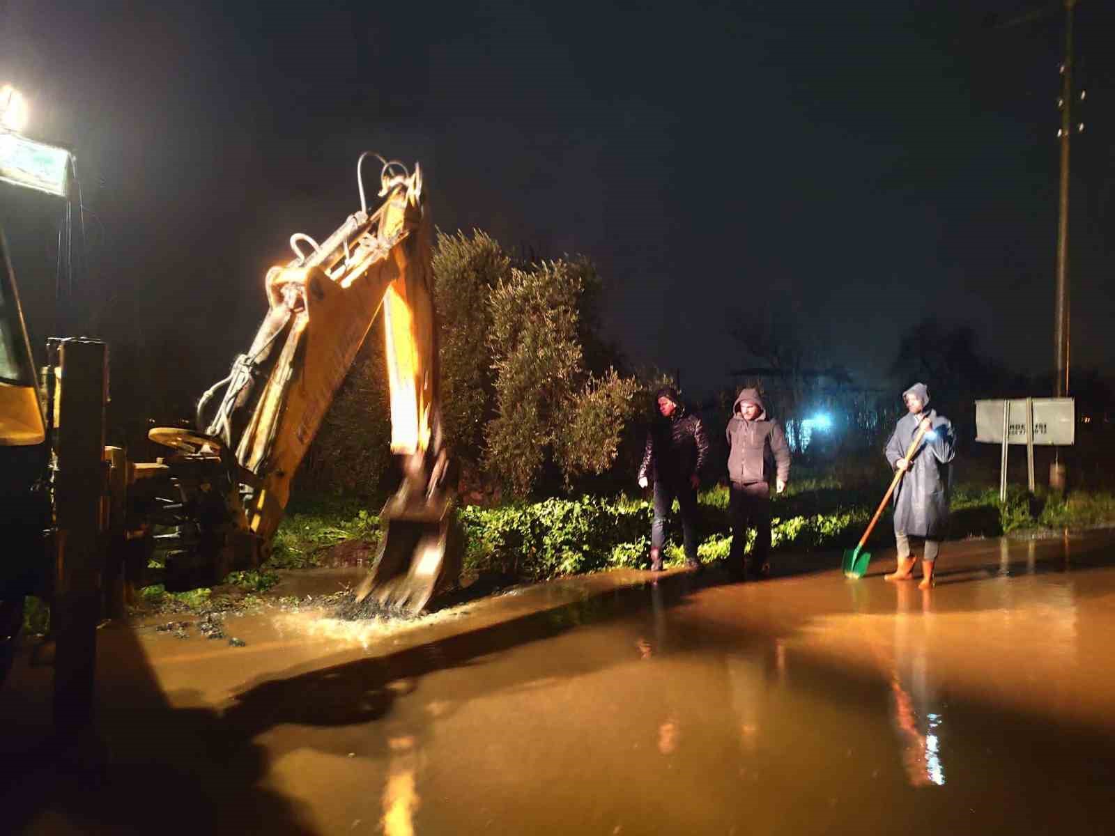 Yenipazar’da sağanak yağış etkili oldu
