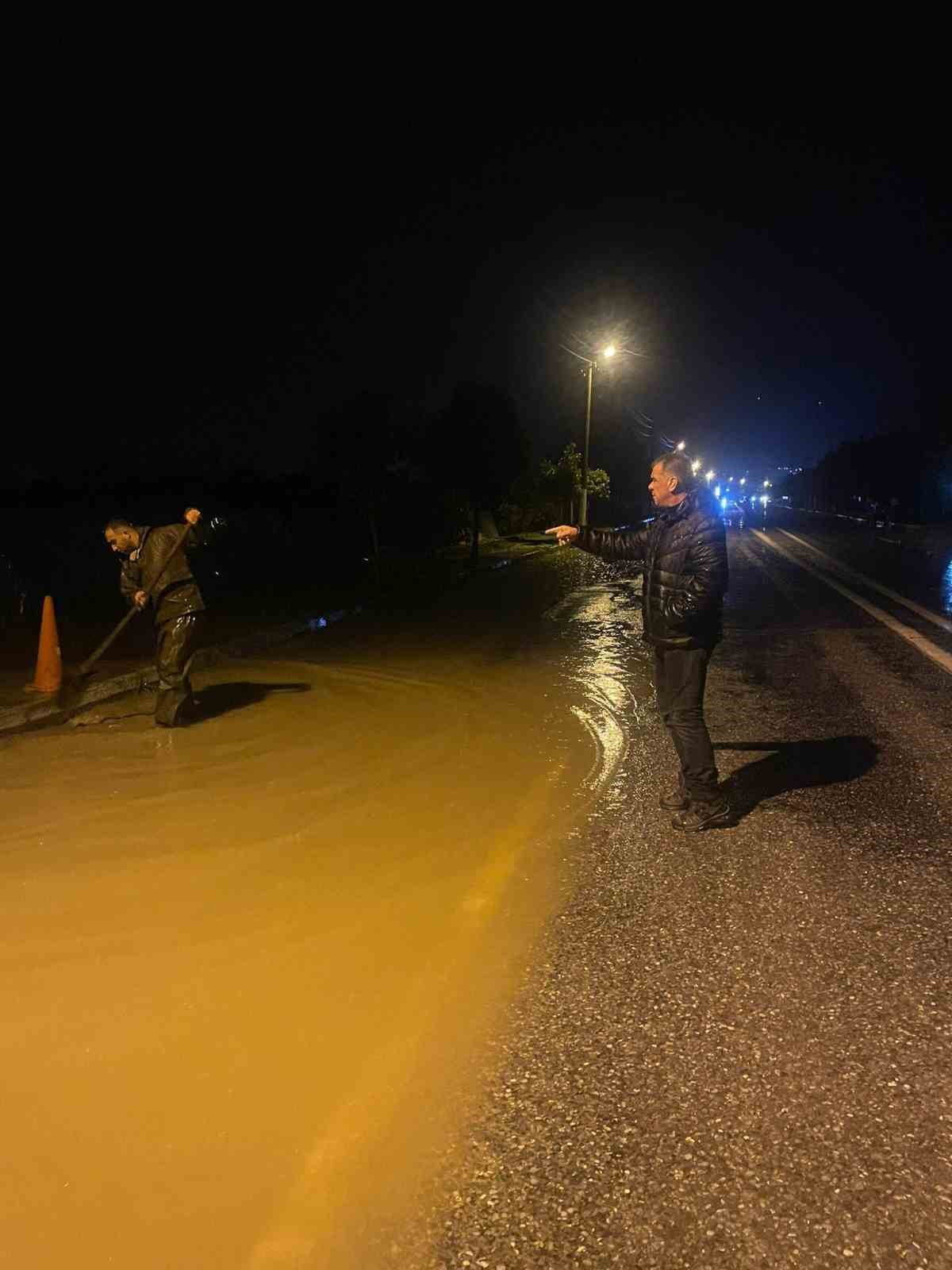 Yenipazar’da sağanak yağış etkili oldu
