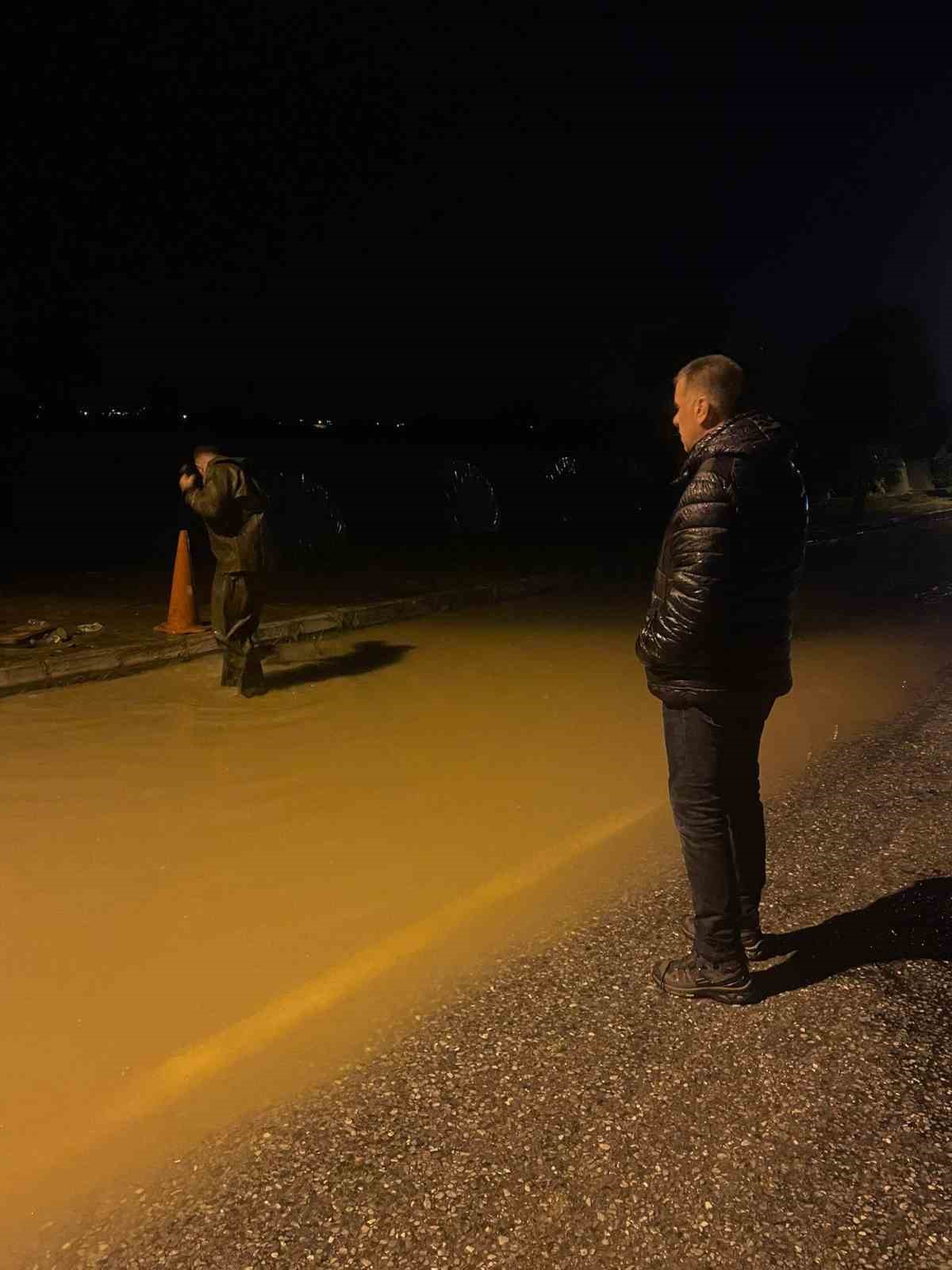 Yenipazar’da sağanak yağış etkili oldu
