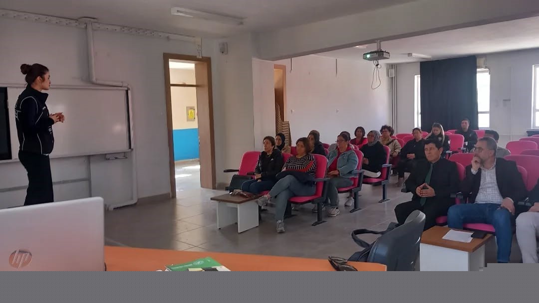 Yenipazar’da veliler bağımlılıkla mücadele konusunda bilgilendirildi
