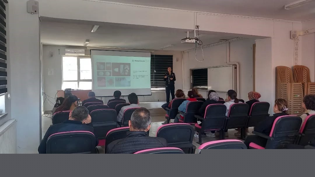 Yenipazar’da veliler bağımlılıkla mücadele konusunda bilgilendirildi
