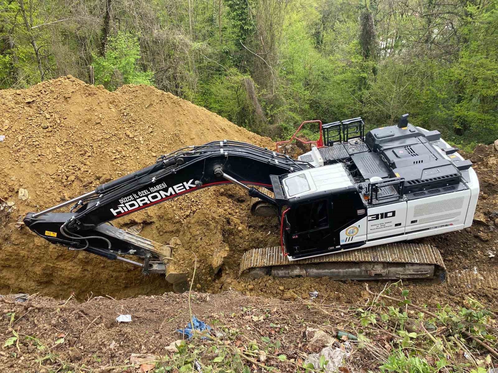 Yenitepe’de heyelan alarmı, stabilizasyon çalışmaları başlatıldı
