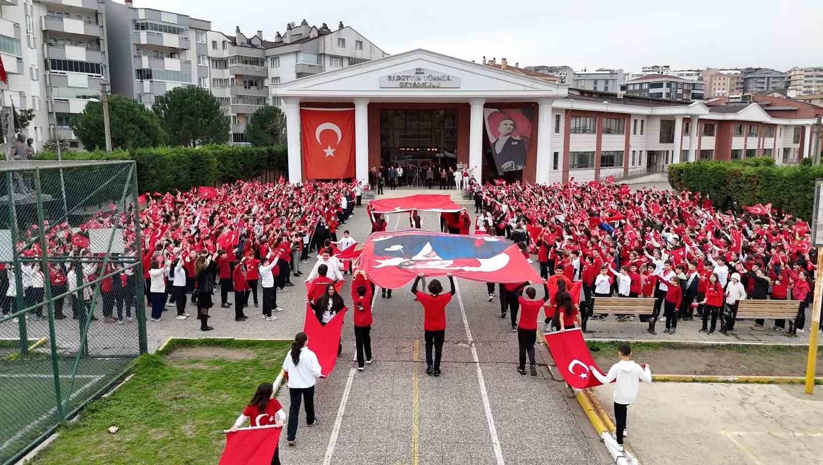 Yer gök kırmızı beyaz
