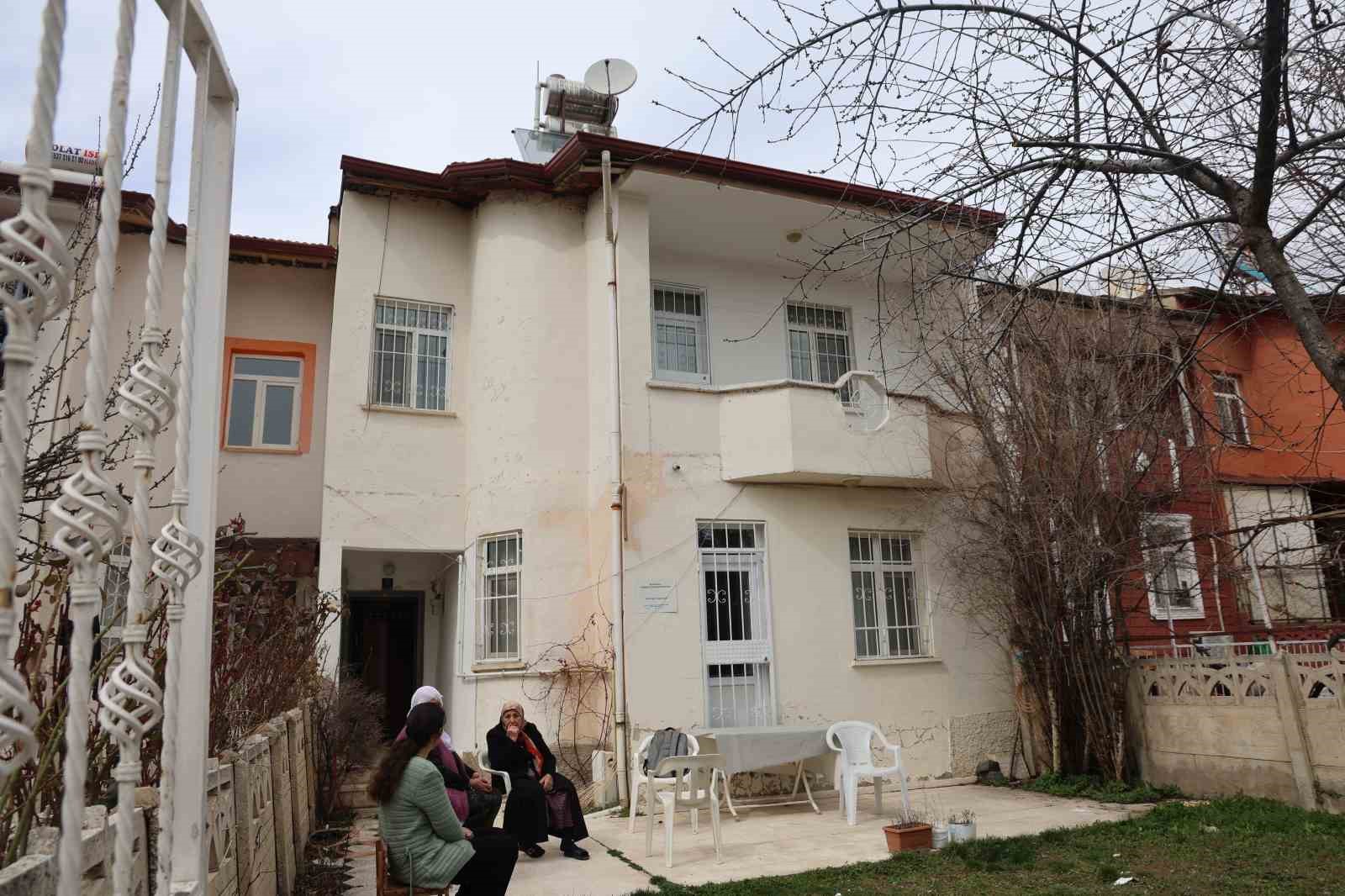 Yeraltı kaynakları dolunca sular, evlerin altından çıkmaya başladı: 40 evin bodrumunu su bastı
