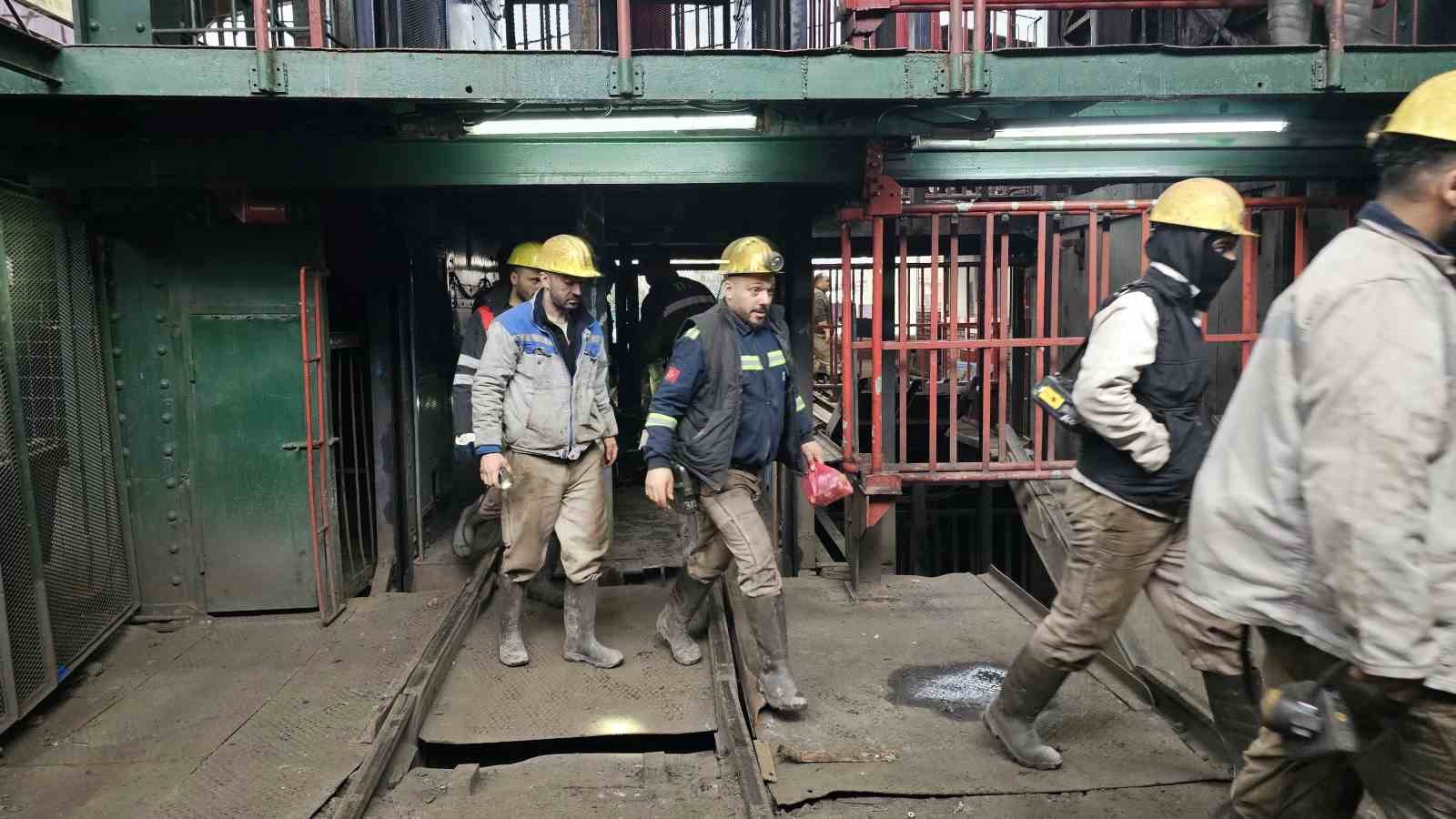 Yerin altındaki tecrübe enkazda hayat oldu
