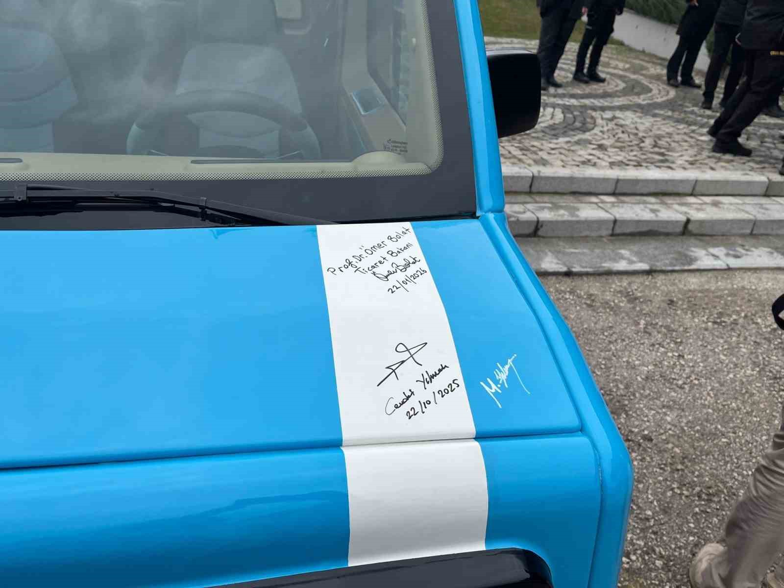 Yerli üretim elektrikli araca, Bakan Bolat hayran kaldı
