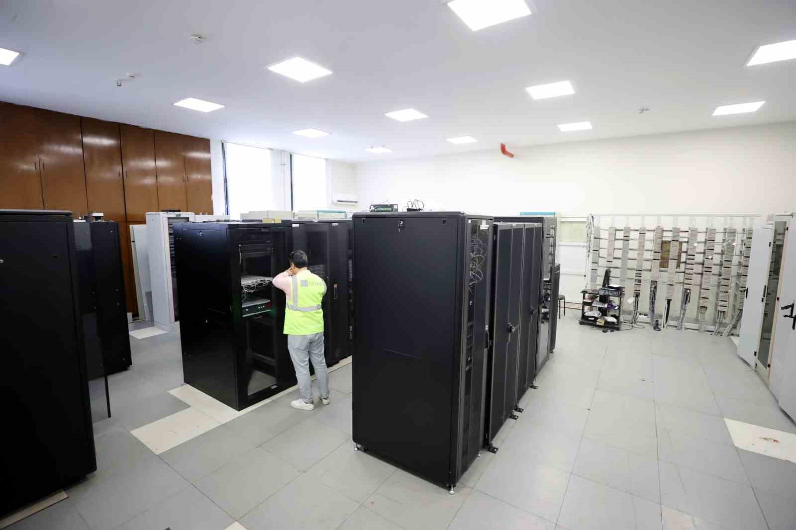 Yerli ve milli DAS sistemi 2 bin iletim hattında kullanılmaya başlandı
Yerli ve milli DAS sistemi 2 bin iletim hattında kullanılmaya başlandı