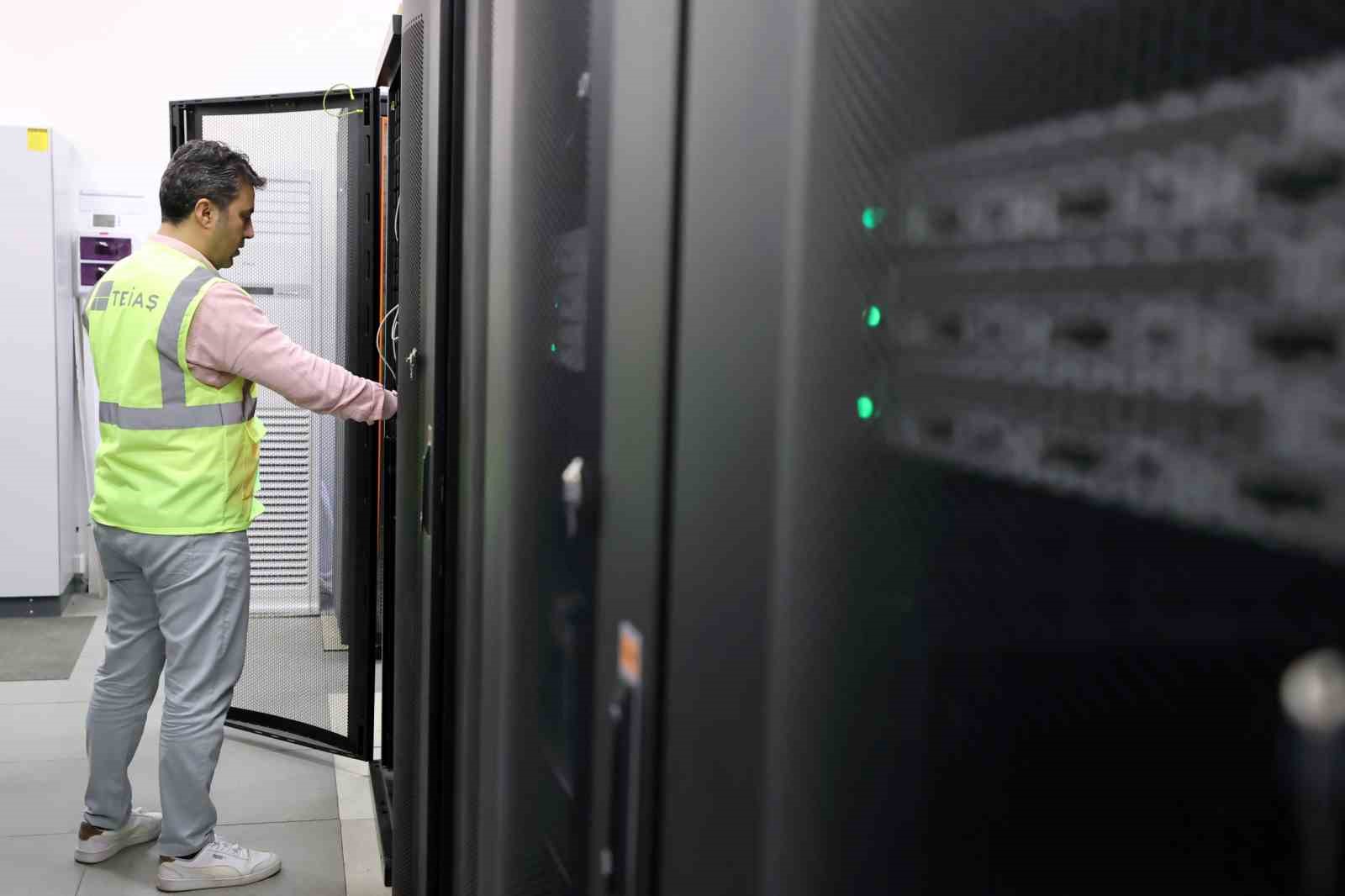 Yerli ve milli DAS sistemi 2 bin iletim hattında kullanılmaya başlandı
Yerli ve milli DAS sistemi 2 bin iletim hattında kullanılmaya başlandı