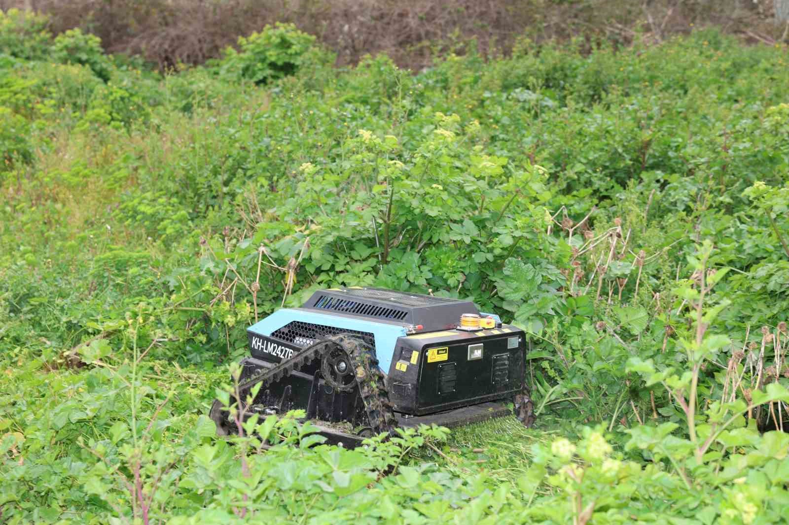 Yeşil alanda uzaktan kumandalı robot dönemi: 6 kişinin işini tek başına yapabiliyor

