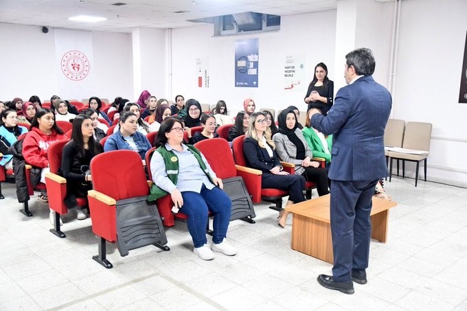 Yeşilay Eskişehir’de "Bağımlılıkla Mücadele" semineri yaptı
