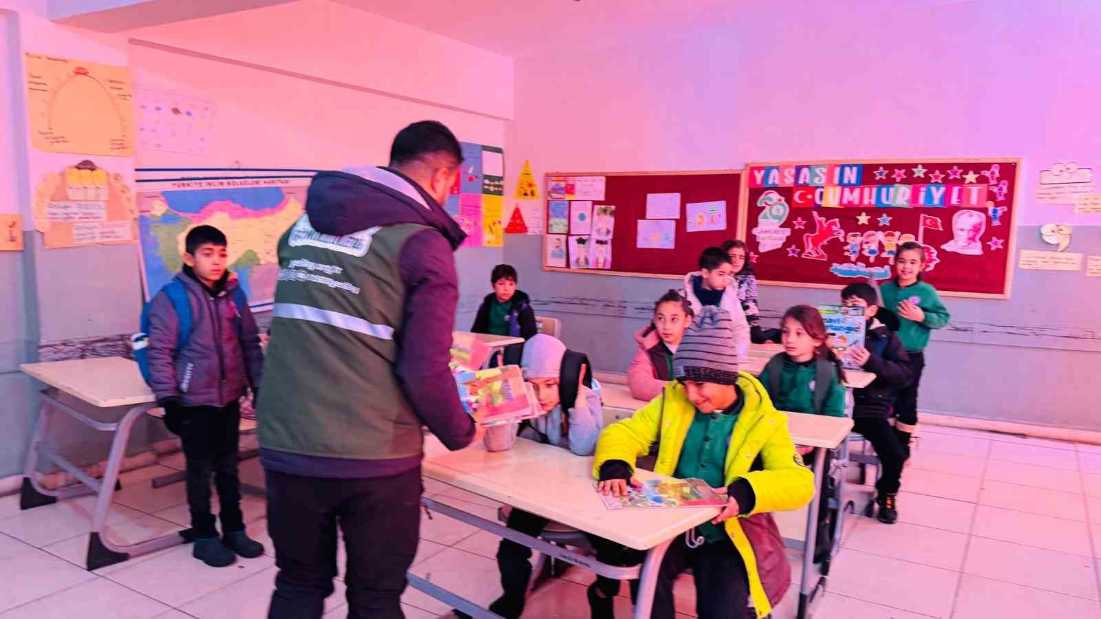 Yeşilay okullarda bağımlılıkla mücadele eğitimlerine devam ediyor
