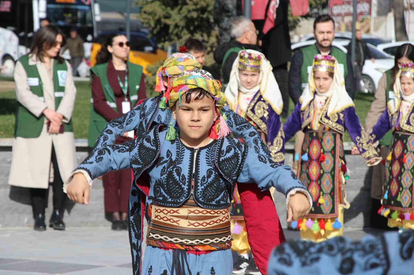 Yeşilay’dan Uşak’ta farkındalık yürüyüşü

