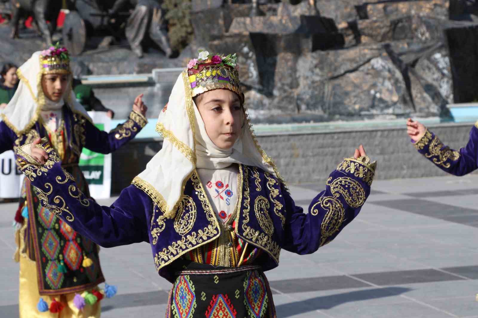 Yeşilay’dan Uşak’ta farkındalık yürüyüşü
