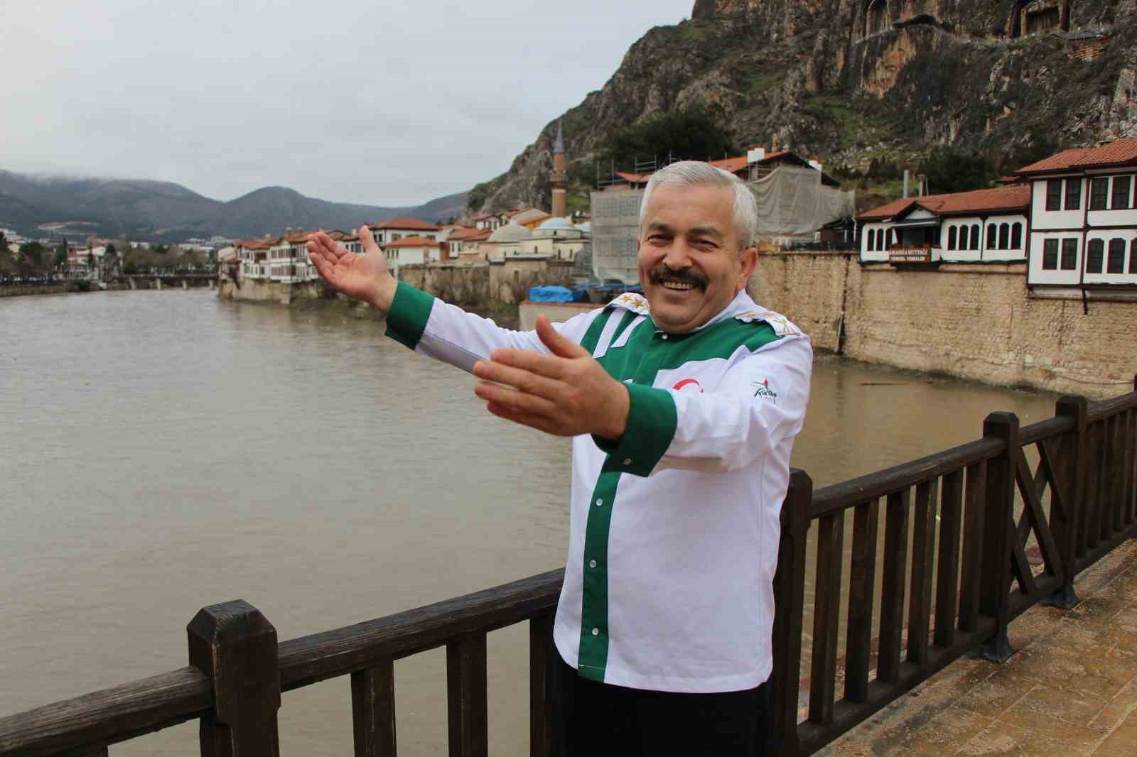 Yeşilırmak Nehri’nde su seviyesi 2 metreye kadar yükseldi, piknik masaları akıntıya kapıldı
