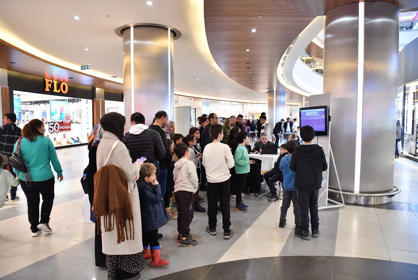 Yeşilyurt Belediyesi geleneksel AVM sömestr spor şenliği başlattı
