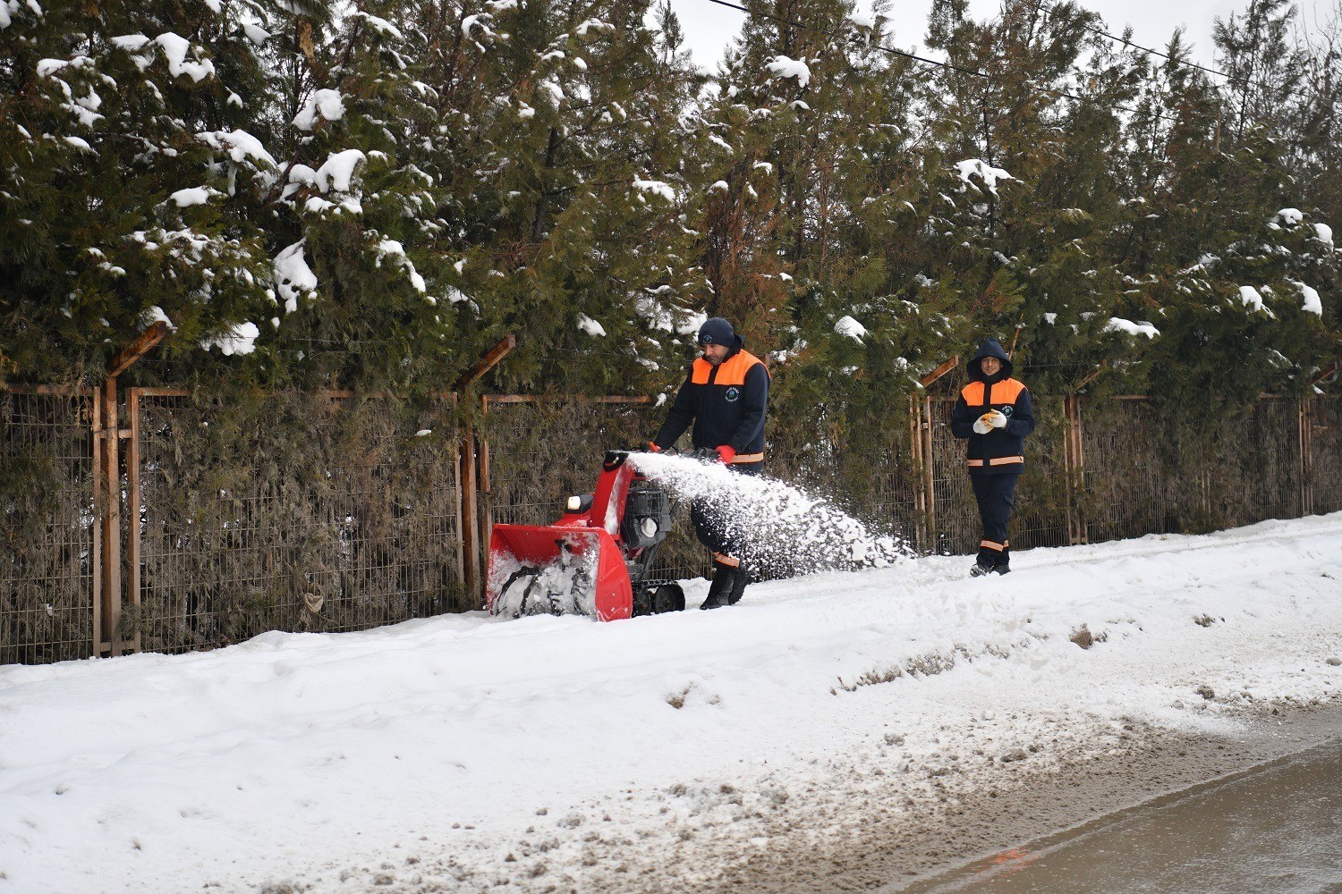 Yeşilyurt Belediyesi karla mücadele ekiplerinden kesintisiz hizmet
Yeşilyurt Belediyesi karla mücadele ekiplerinden kesintisiz hizmet