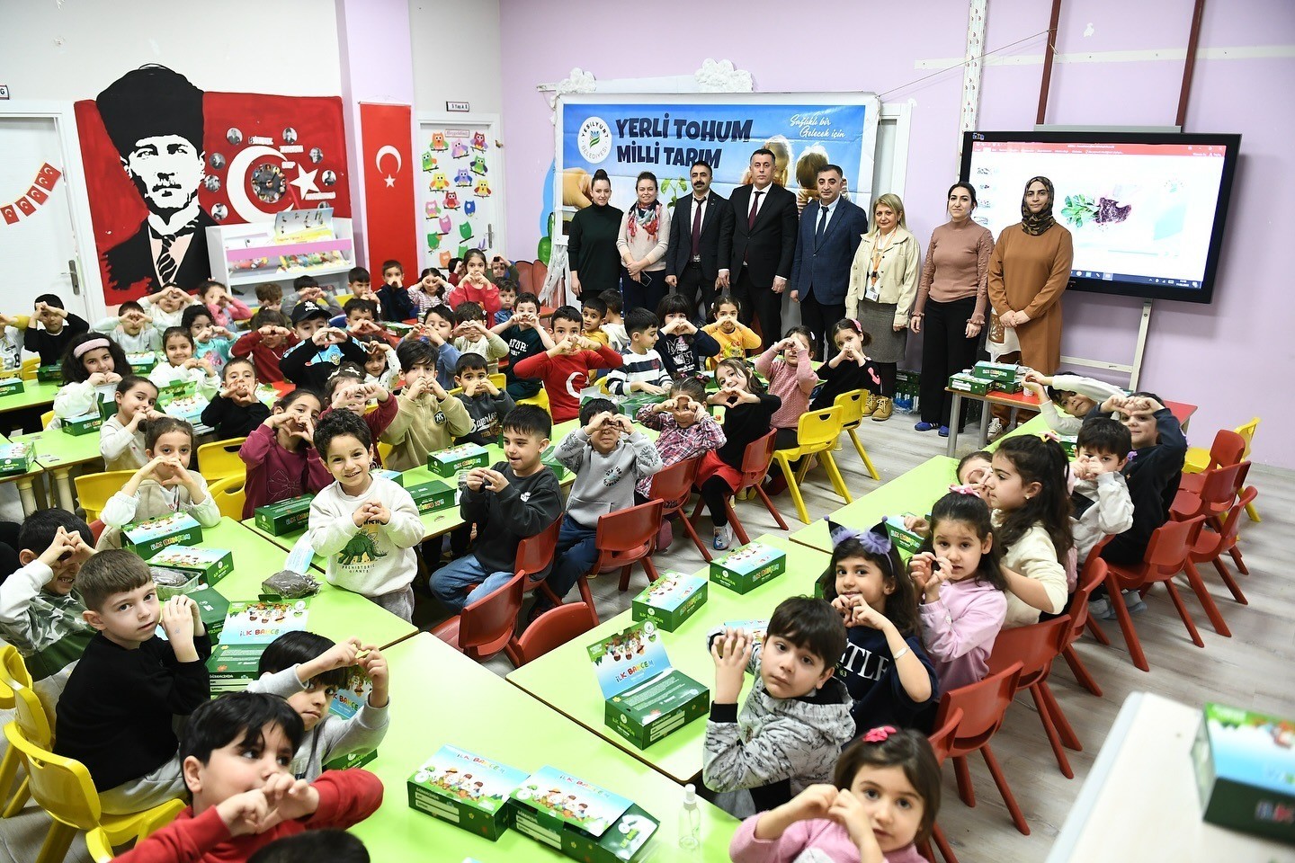 Yeşilyurt Belediyesi, miniklere tarım sevgisi aşılıyor!
