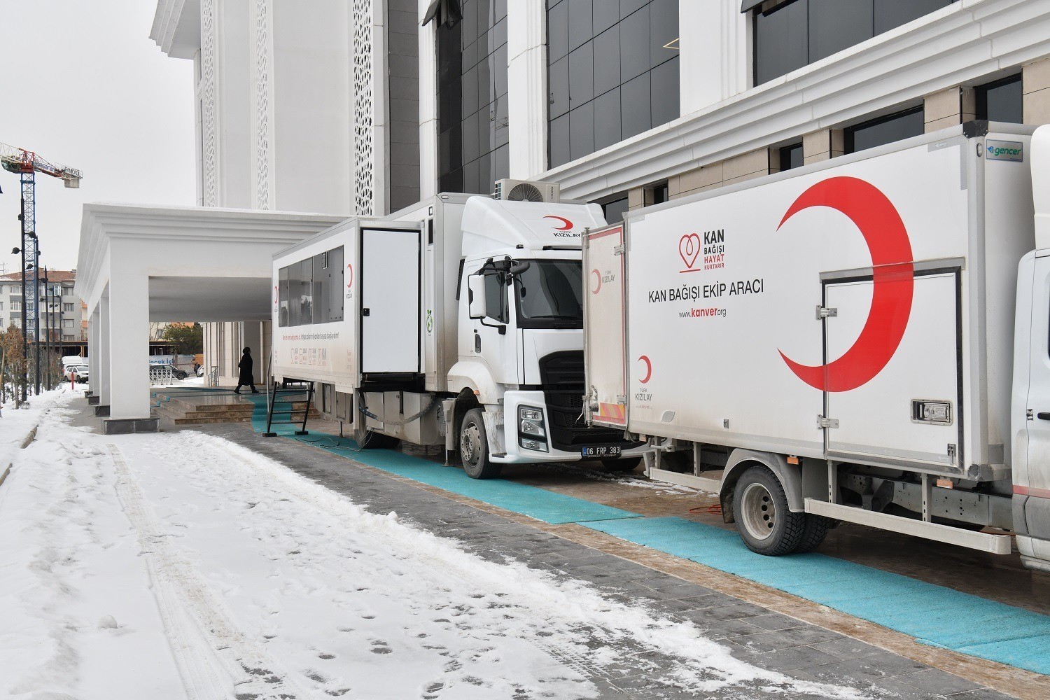 Yeşilyurt Belediyesi personelinden Kızılay’a anlamlı destek
