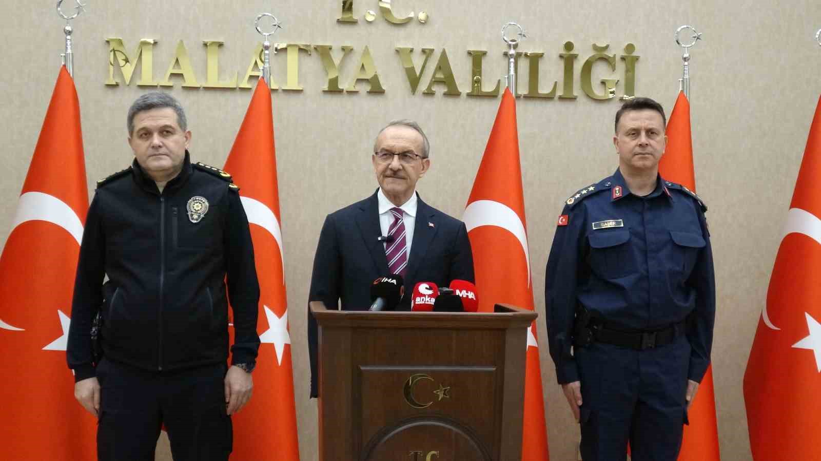 Yeşilyurt’ta büyükler baş tacı olmaya devam ediyor
