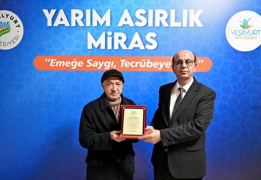 Yeşilyurt’ta yarım asırlık emekler plaketle taçlandırıldı
